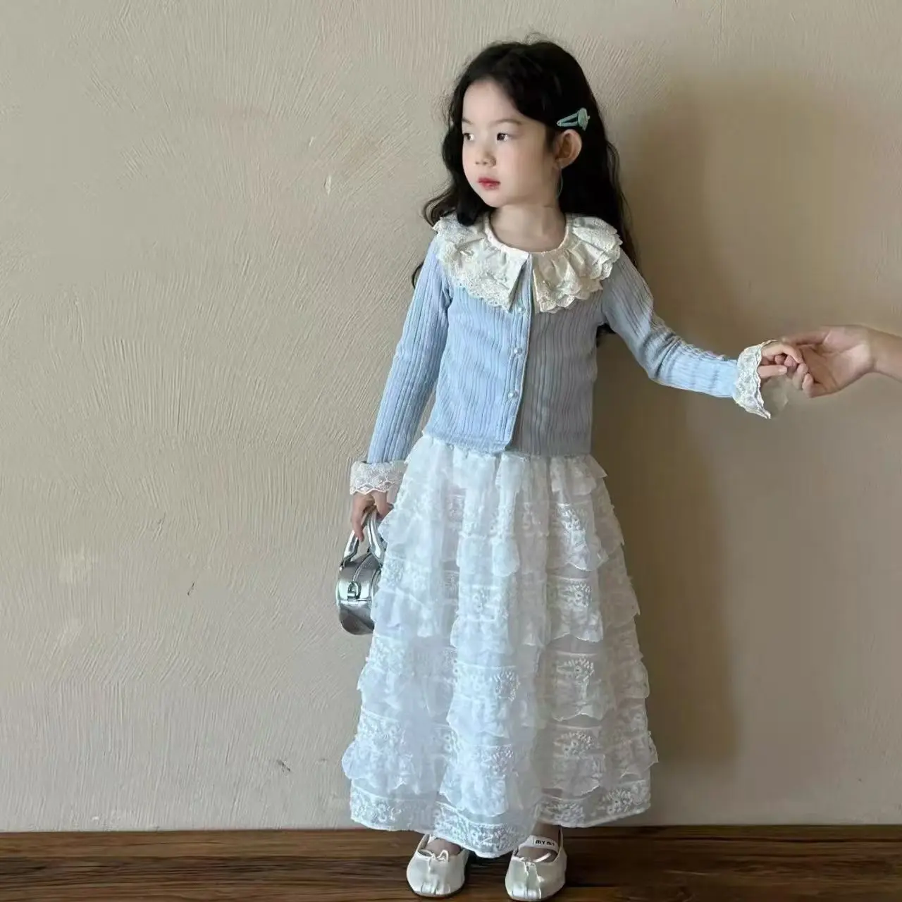Bộ Trang Phục Mùa Xuân Cho Bé Gái, Bộ Hai Mảnh Áo Khoác Cardigan Sành Điệu Cho Trẻ Em, Với Ren Và Váy Dài, Thích Hợp Cho Mùa Xuân Của Bé, Xu Hướng Năm 2025