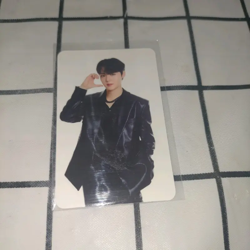 photocard Doyoung treasure era hello reebot YG TAG selca kacamata decokit 1