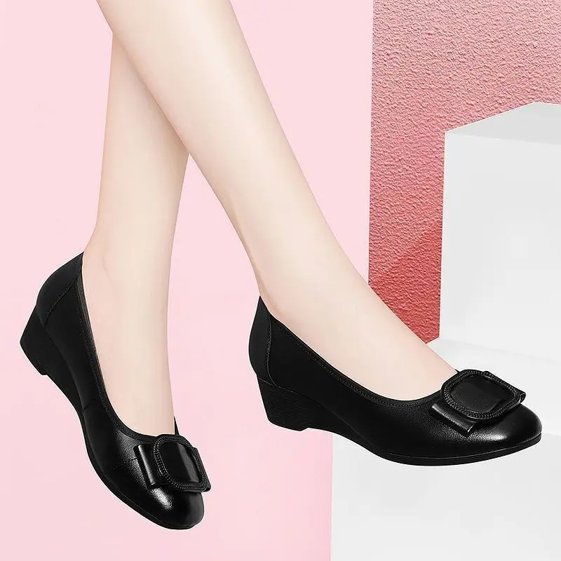 Giày Cao Gót Cho Mẹ, Hàng Thật, Hàng Mới Về, Da Thật, Đế Mềm, Giày Da Nữ Trung Niên Giày Đế Xuồng Chống Trượt, Thích Hợp Đi Làm, Giày Đi Làm Cho Phụ Nữ 1