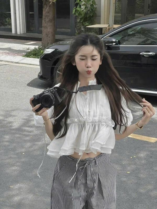 Bộ Áo Tơ Bèo Tầng Tay Chun Cộc Tay Mix Quần Ống Rộng Dễ Mặc - Thời Trang News 1