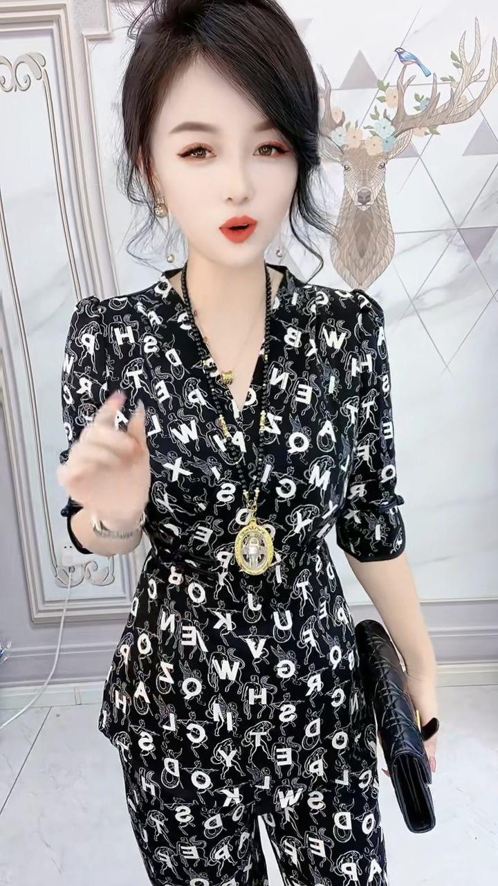 Product Introduction of Bộ Đồ Thời Trang, Hàng Mới Về Mùa Hè, Phong Cách Cổ Điển Nút Cổ Chữ V, Áo In Họa Tiết Thanh Lịch, Quần Ống Rộng, Bó Sát, Bộ Hai Mảnh 6
