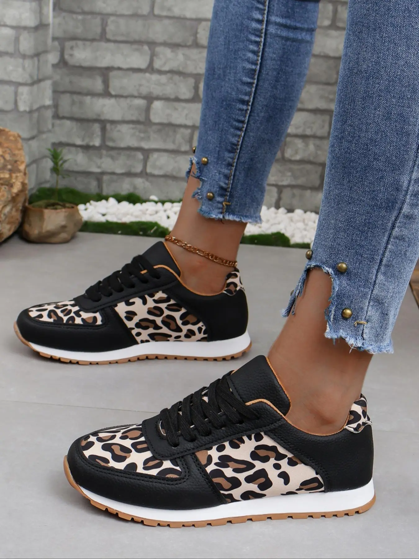 Fashion Leopard Print Lace Up Low Top Sneakers, Casual Comfortable Sports Running Shoes, Retro All-match Round Toe Shoes for Daily Wear