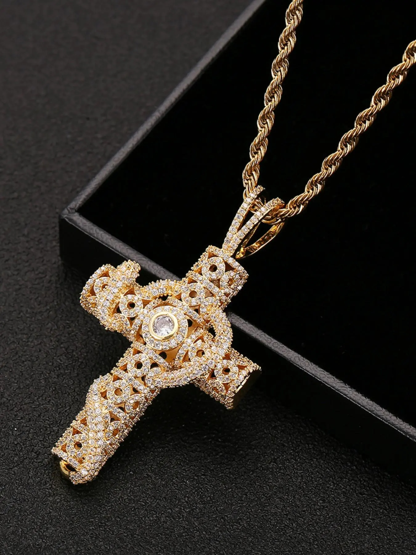 Sparkly Luxury Artificial Zircon Decor Cross Pendant Necklace for Men & Women, Fashion Hip Hop Matching Necklace, Trendy Jewelry for Party & Daily Life