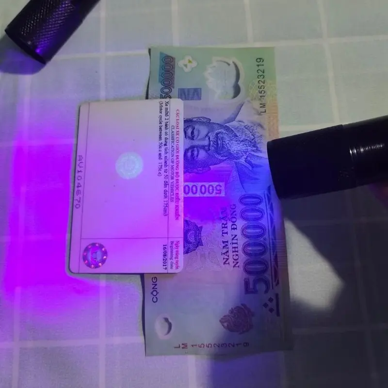 Đèn soi tiền giả, đèn LED UV 9 bóng, đèn soi giấy tờ, cà vẹt, bằng lái xe, vé số, sấy keo [TẶNG KÈM PIN] Mobile 4