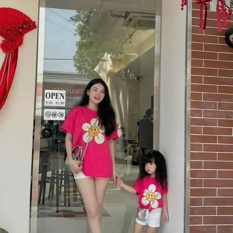 Áo thun gia đình màu hồng bông hoa xinh xắn, đủ size, co giãn tốt - Áo gia đình Nhân Uniform 1