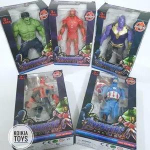 Mainan robot superhero dengan aksesoris