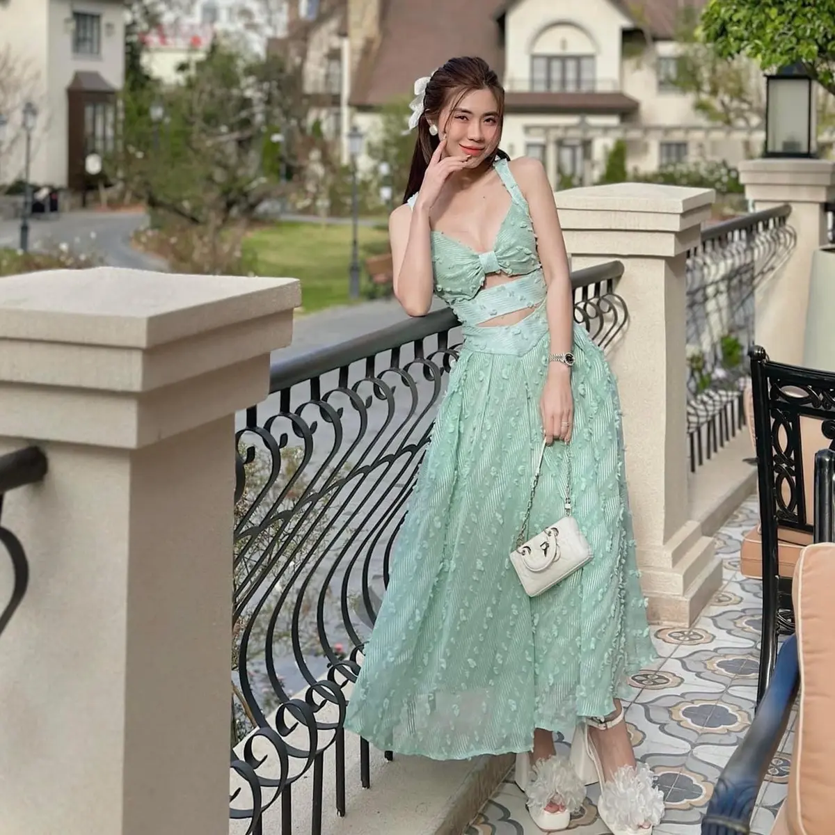 SET ÁO 2S HỞ EO KÈM CHÂN VẤY