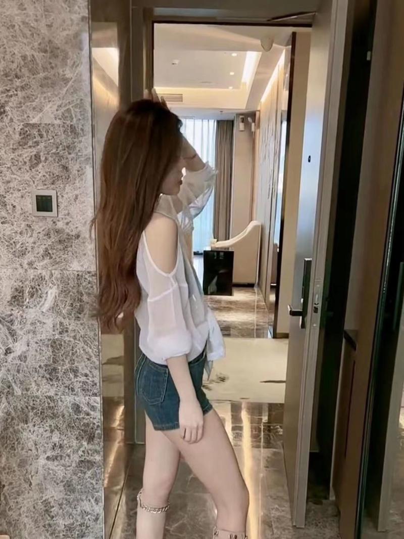 Product Introduction of Áo Voan Trễ Vai Thiết Kế Đẹp Cho Nữ, Thích Hợp Cho Mùa Hè, Mỏng Và Thoáng Khí, Áo Khoác Cardigan, Độc Đáo Và Thanh Lịch, Hàng Mới Về Năm 2024 Top Women Sơ Mi 9