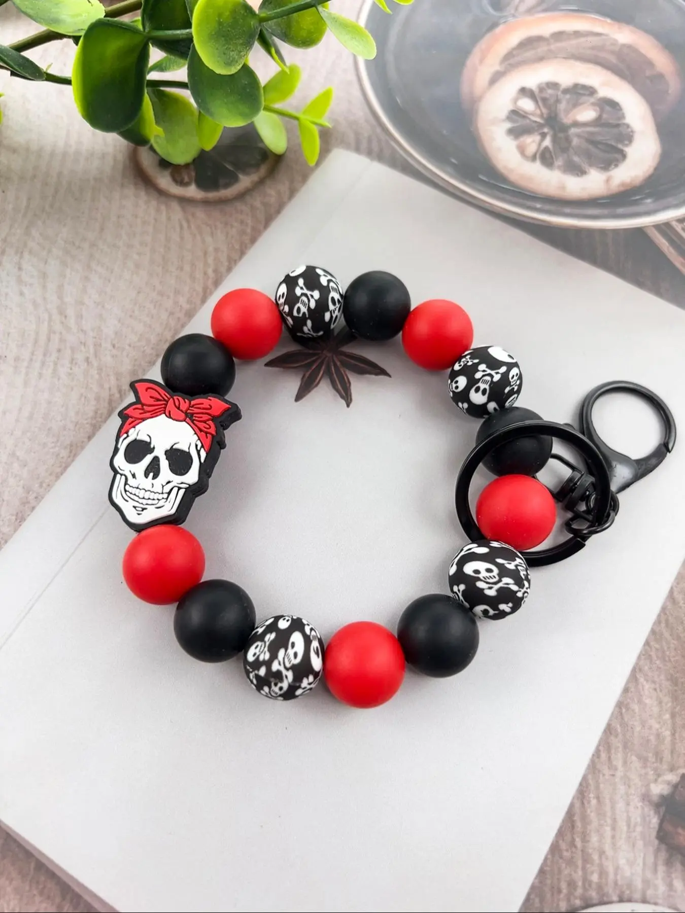 Skull Design Beaded Keychain, Novelty Silicone Beaded Keychain for Car Keys, Fashion Accessories for Women & Men As Gift Halloween, Charms