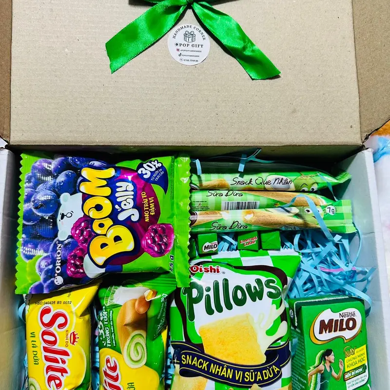 Box quà tặng bánh kẹo màu xanh lá size nhỏ 4