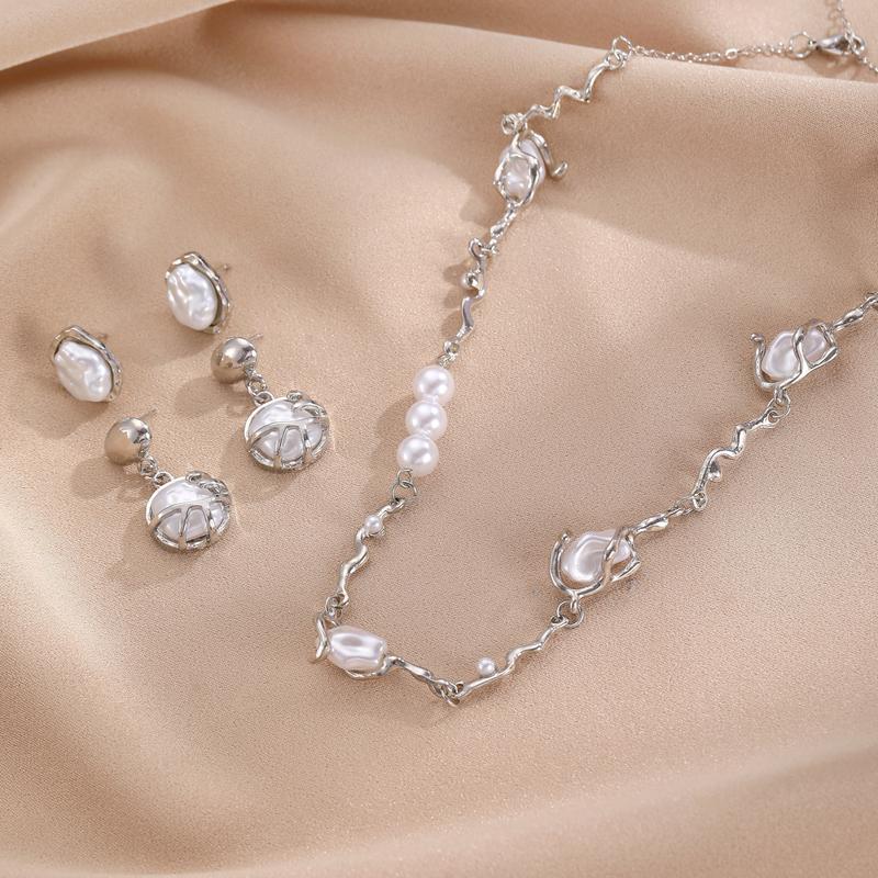 Product Introduction of Southeast Asian Trend Baroque Irregular Pearl Set Jewelry for Women High-end Necklace Earrings Ring Bracelet Choker 25
