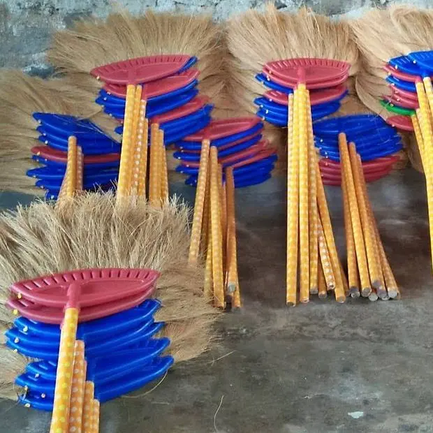 Sapu Ijuk Sabut Kelapa Produk UMKM dengan Gagang Kayu 2
