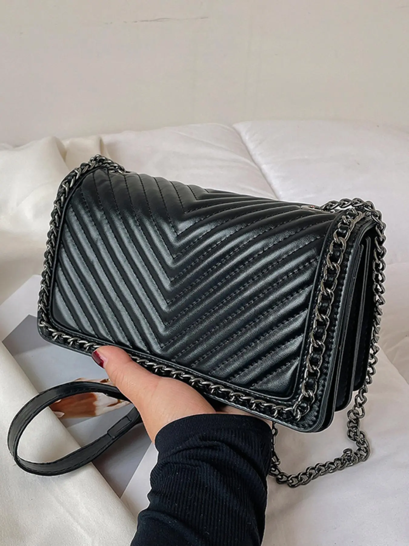 Women's Fashionable Chain Strap Quilted Shoulder Bag, Casual Solid Color Bag, Trendy All-match Commuter Bag for Daily Used