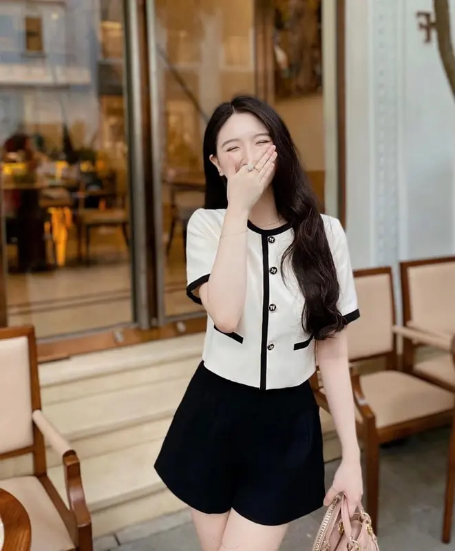 Ladies fashion Áo kiểu cộc tay viền cổ phối tròn nữ . Thời trang công sở , thiết kế trẻ trung Top Sơ Mi Shirt Màu Trắng Women Cổ Tròn 1