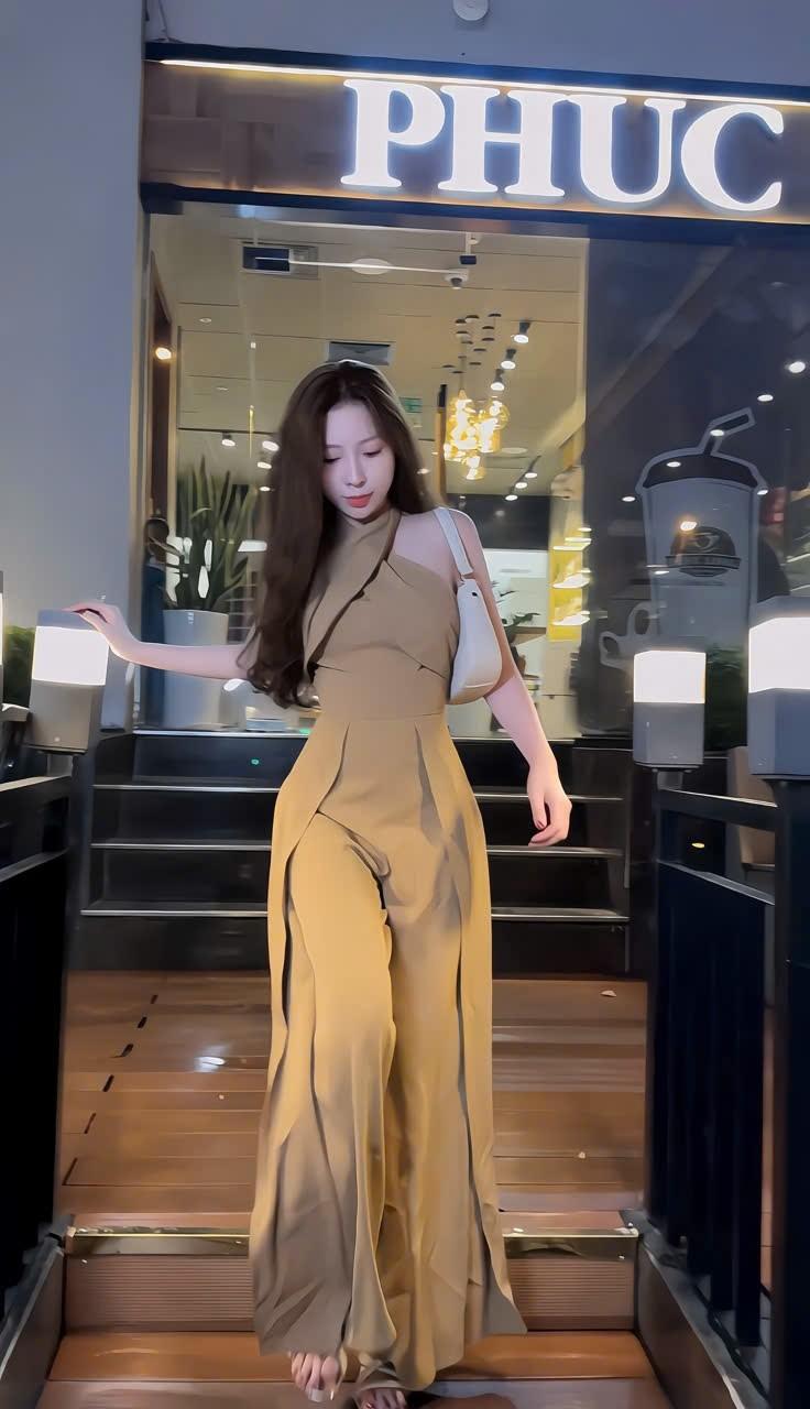 Product Introduction of Jum cổ yếm ống rộng đắp tà, đi chơi, cafe bạn bè, du lịch vải mango mềm mịn có mút ngực 2 size M L Ong Kem vm39 4