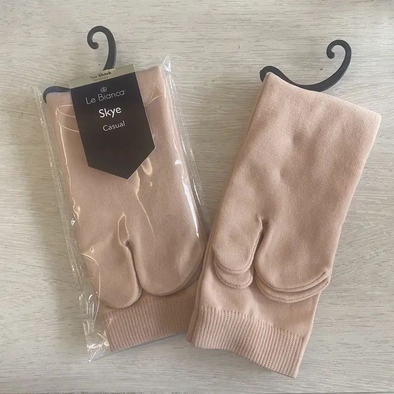 Le Bianca Skye Kaos Kaki Wanita Dewasa Hitam Panjang Pendek Motif Garis Ankle Nyaman  Lembut 2