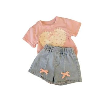 ชุดฤดูร้อนสำหรับเด็กผู้หญิง สไตล์เกาหลีใหม่ แฟชั่นเด็ก มีโบว์ สีชมพู แขนสั้น กางเกงขาสั้นผ้าเดนิม ชุดสองชิ้น2024สินค้าพรีเซลล์จัดส่งในวันที่ 16 กุมภาพันธ์