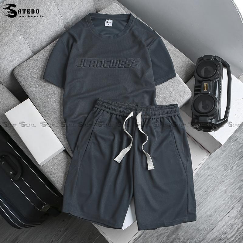 Bộ quần áo nam nữ SATEDO cổ tròn S023 Chất liệu vải Tổ Ong thoáng mát, với dòng chữ nổi Cao Cấp Menswear