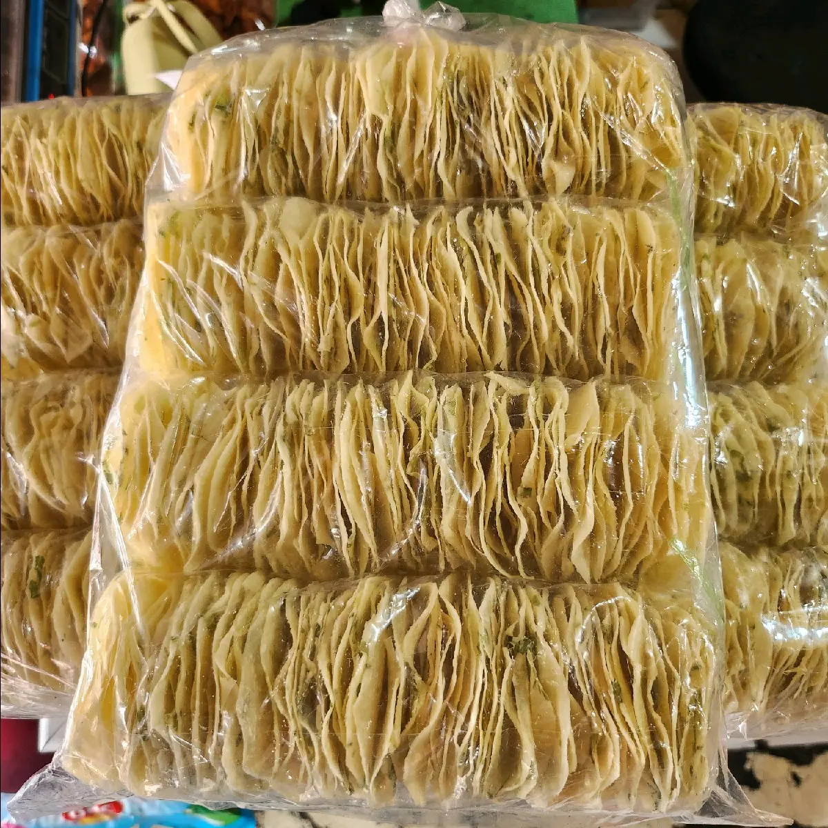 KERUPUK OPAK KAMANG MENTAH 1 pak ( 200 pcs )