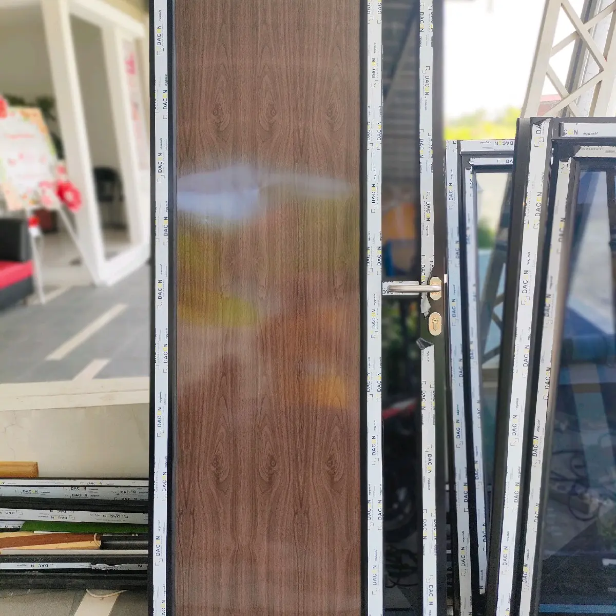PINTU + KUSEN ALUMUNIUM PINTU KAMAR PINTU RUMAH PINTU MASUK RUMAH KOMPLIT KUNCI DAN ENGSEL  Pilihan warna Hitam,putih, coklat,silver