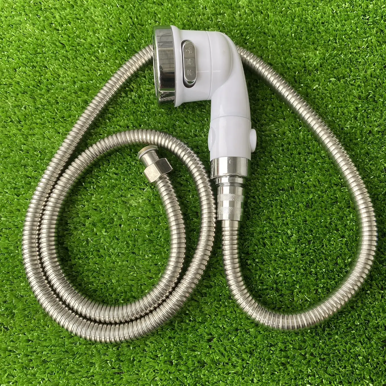 bộ vòi gội đầu 3 chế độ dây inox  , có công tắt nước trên thân vòi, dùng cho giường gội , gội đầu dưỡng sinh , salon tóc , spa . có thể dùng thay thế vòi sen tắm cầm tay .được làm từ nhựa ABS mới