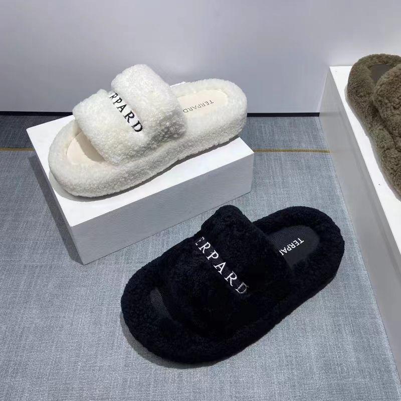 dép lông nữ girl phố  Dép Bông Lông Mịn Cho Nữ, Dép Một Dây Hợp Thời Trang, Đáy Muffin, Màu Trơn, Linh Hoạt Năng, Có Thể Mang Bên Ngoài, Đế Dày Mới 2023, Chữ Cái Hở Ngón Chân