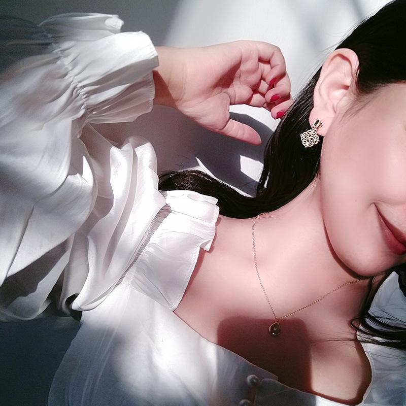 Product Introduction of Synthetic Zircon Inlaid Earrings, Classic Hollow Earrings, Women'S Retro Palace Earrings 3