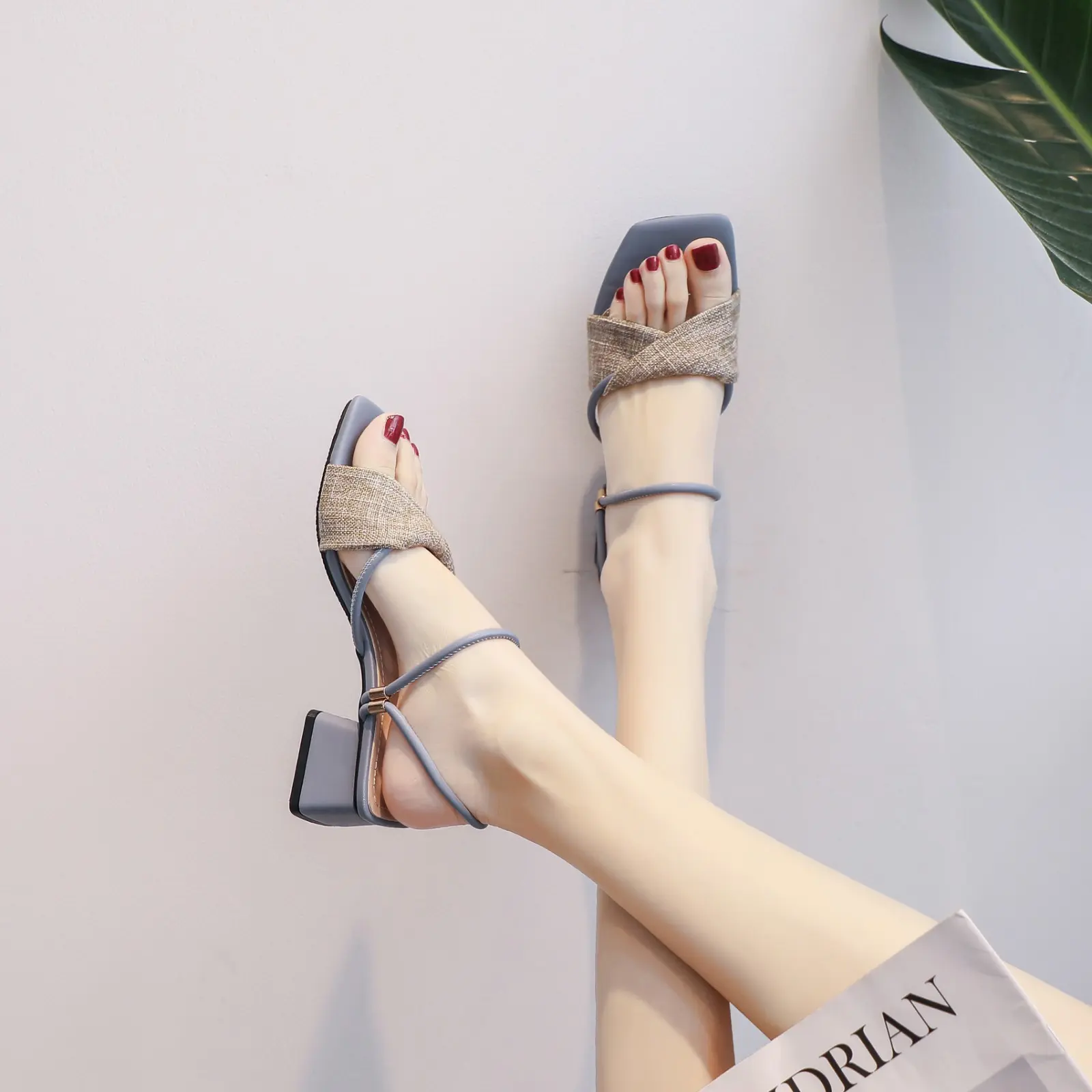 2025 mùa hè mới giày cao gót dày tính khí giày cao gót nữ dép nhung DéP Shoes