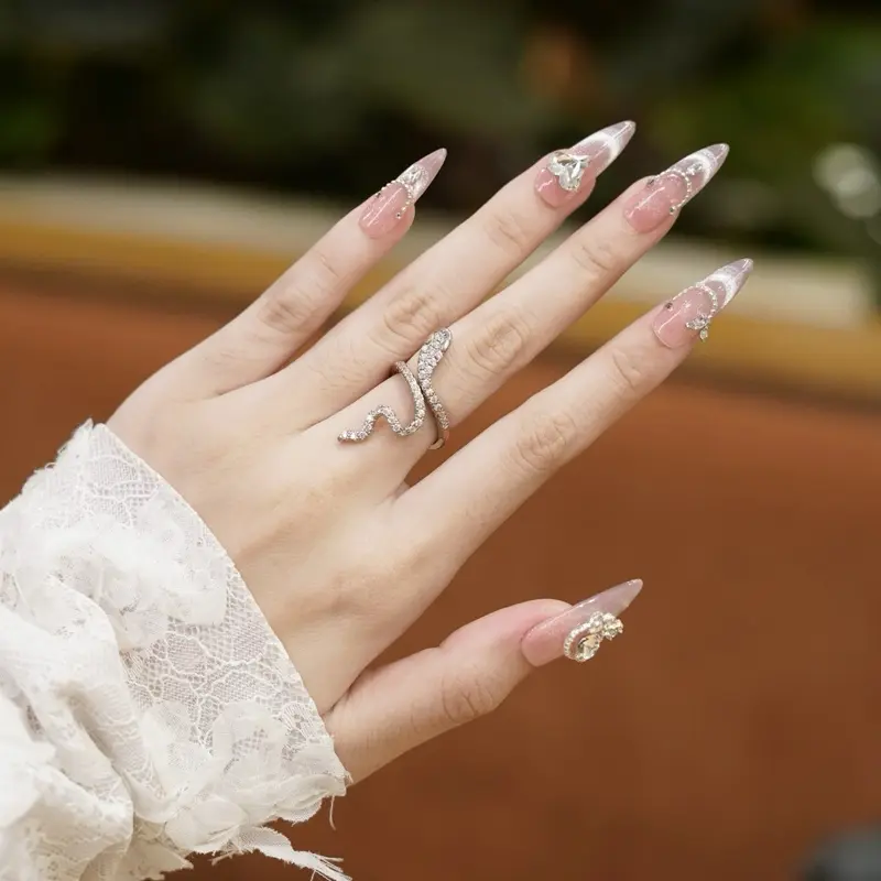 N25. Nailbox thiết kế đính đá mắt mèo