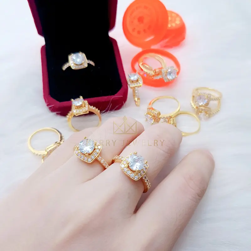 Nhẫn Nữ Titan Đính Đá Nhân Tạo Cao Cấp Lấp Lánh Thiết Kế Xi Mạ Vàng 18K Bền Màu Kiểu Dáng Hàn Quốc | Jewelry Queenn 0