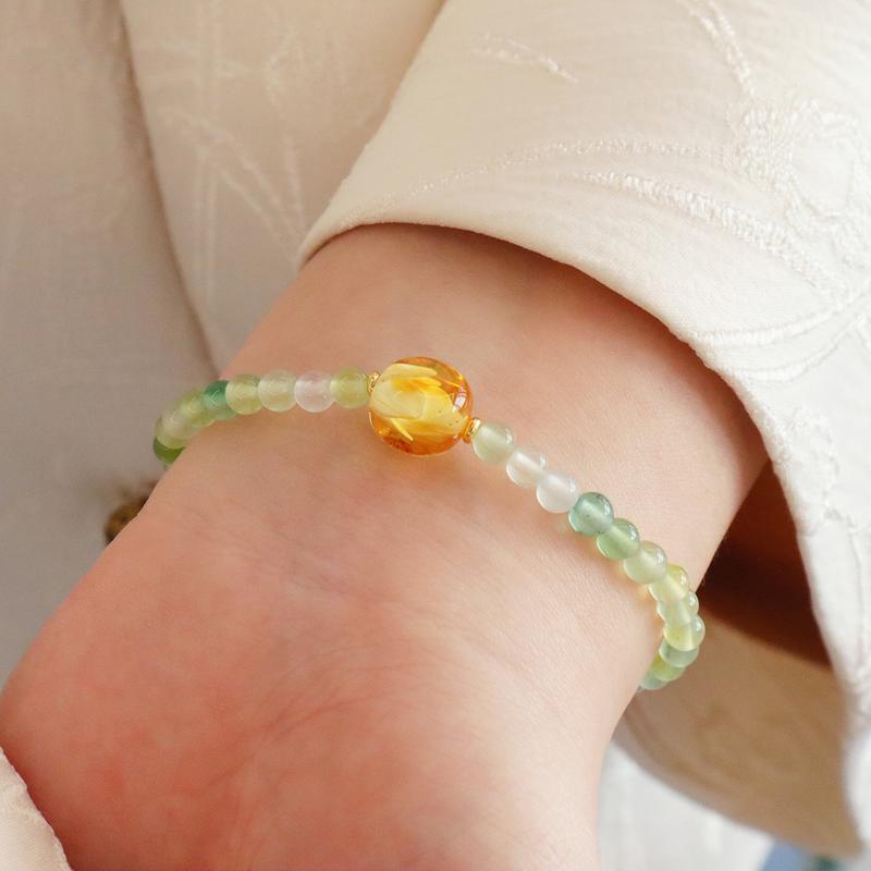 Product Introduction of Natural Grape Purple Chalcedony Crystal Bracelet Artistic Temperament White 4mm Extremely Fine Natural Crystal Bracelet Accessories 9