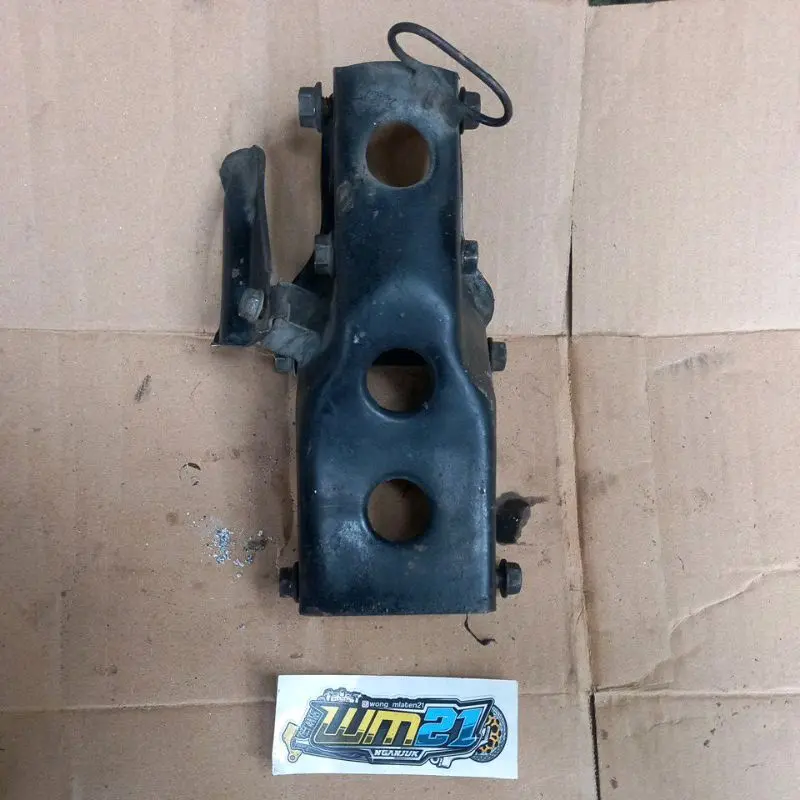 pangkon mesin tiger revo original cabutan set baut breket dudukan