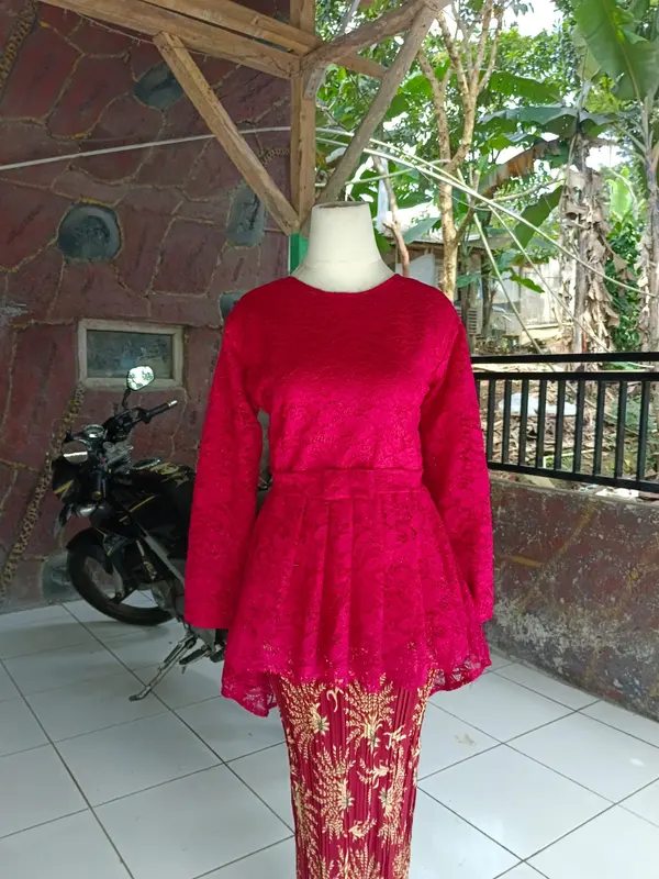 SETELAN KEBAYA GOTIK MUTIARA/KEBAYA BRUKAT WISUDA WANITA / KEBAYA LAMARAN MEWAH /KEBAYA PESTA / KEBAYA BROKAT Bawahan ROK PLISKET BATIK 1