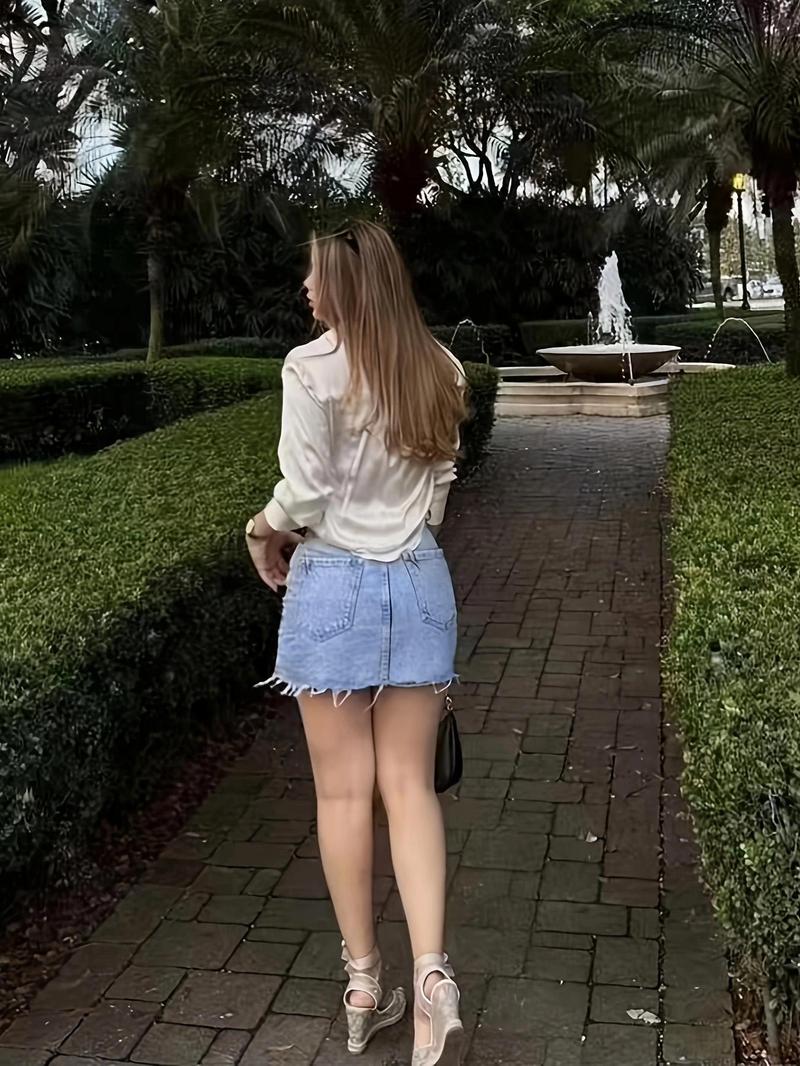 Product Introduction of Women's Denim Skirt, Fashion Casual Ripped Skirt for Daily Outdoor Wear, Ladies Bottoms for Summer 5