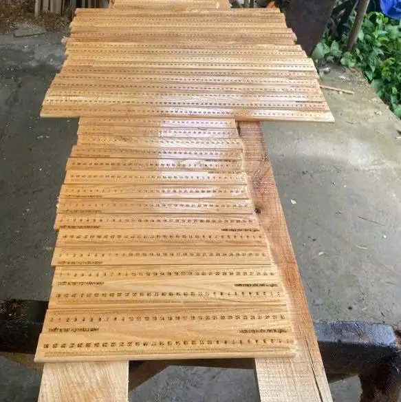 Thước gỗ tự nhiên 30cm , 50cm , 60 cm khắc vạch tia số rõ , phun PU bóng cho giáo viên , học sinh 4