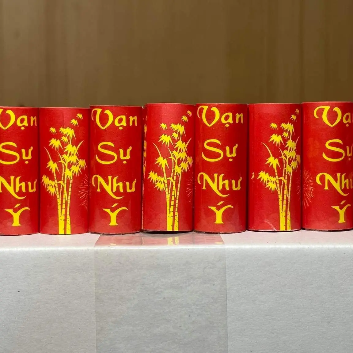 ống giấy cuốn sẵn in hoạ tiết . Định lượng 120gsm( 6cm x 2.5cm x 1.5cm)
