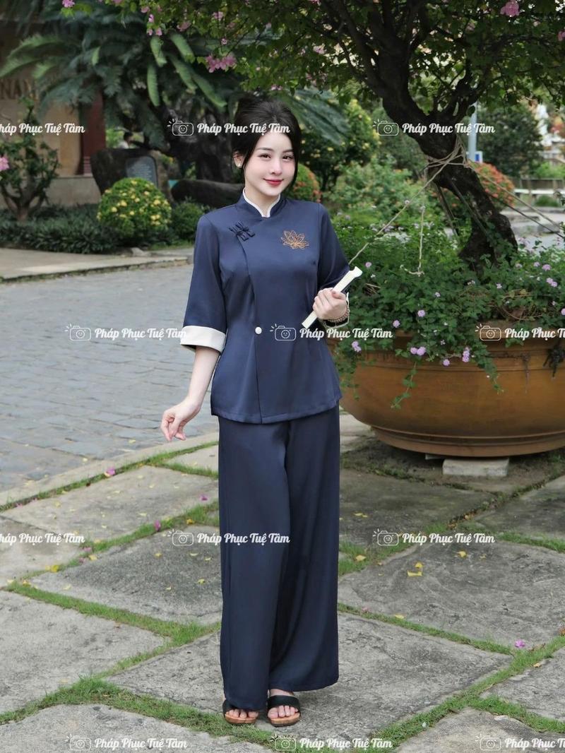 Product Introduction of [ THÊU PHÁP DANH ] Bộ đồ lam đi chùa nữ thêu hoa sen phối tay chất liệu đũi thái mềm mại sang chảnh 4