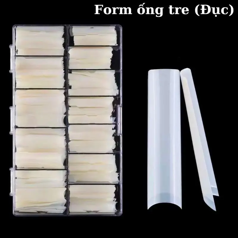 ￼Móng Tip tre dài dạng vuông đục và trong