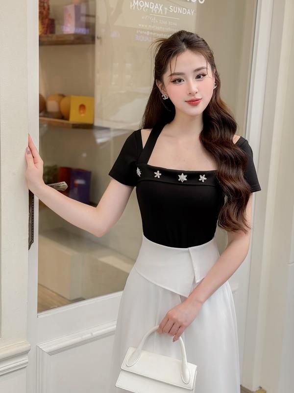 Áo Thun Tay Cộc Cài 5 Đá Cổ Cut Out Thời Trang Thiết Kế Nữ CurvyQ 0