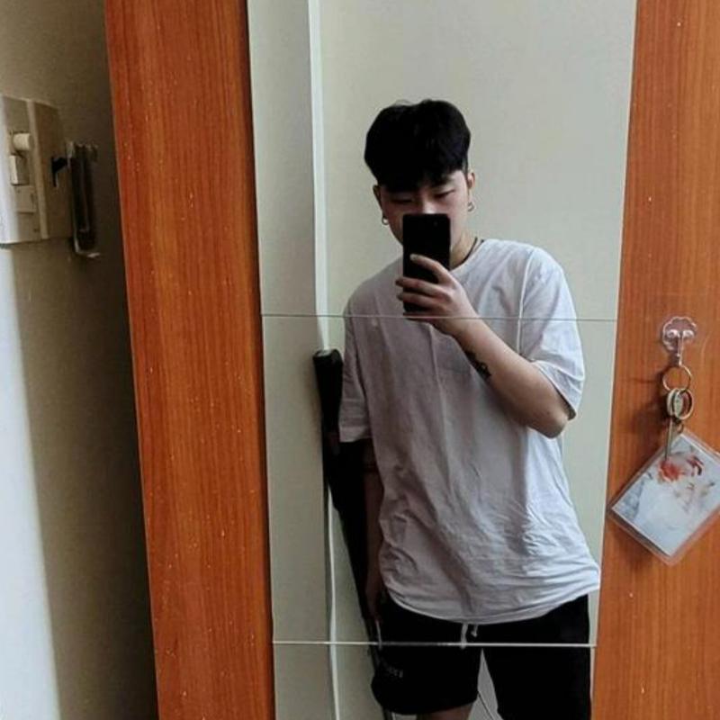 Gương ghép soi toàn thân dán tủ quần áo, giá 1 tấm 19k. Decor Decor Phòng 5