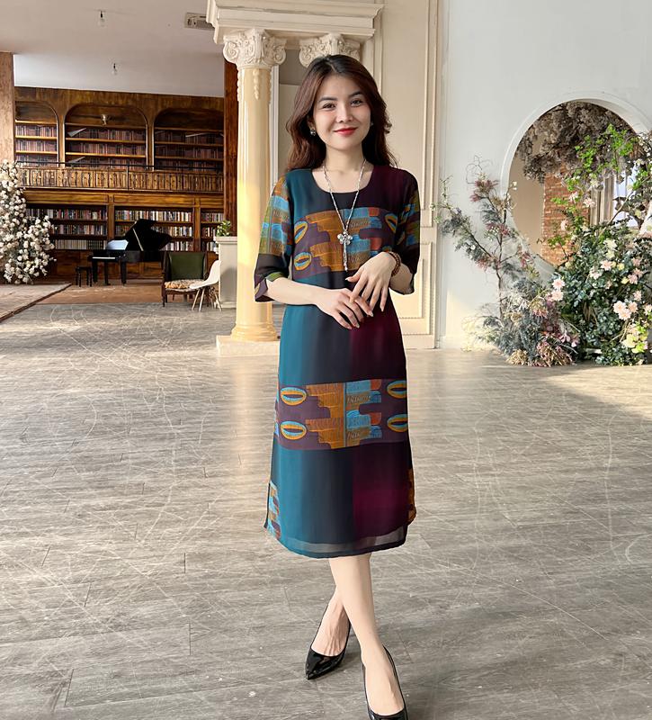 Đầm thiết kế dáng suông tuổi trung niên che bụng sang trọng đóng nút váy thường mặc