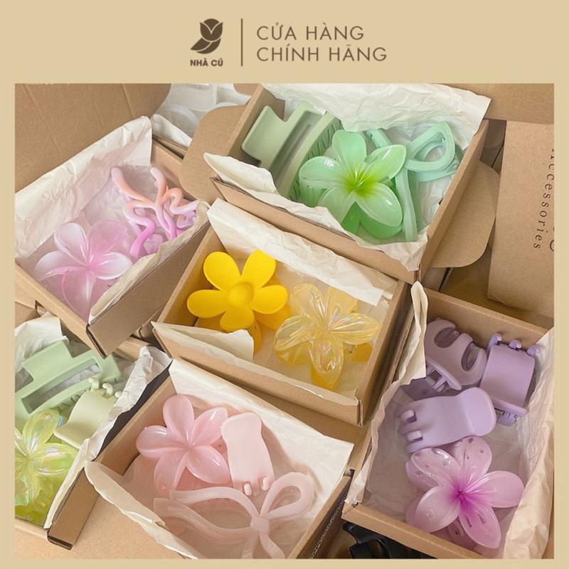 Hộp Quà Tặng Kẹp Tóc Nữ NHÀ CÚ Cài Tóc Hoa Sứ Nơ Kèm Giấy Lót Đẹp Tặng Bạn Gái Sinh Nhật 8 3 20 10 Phong Cách Hot