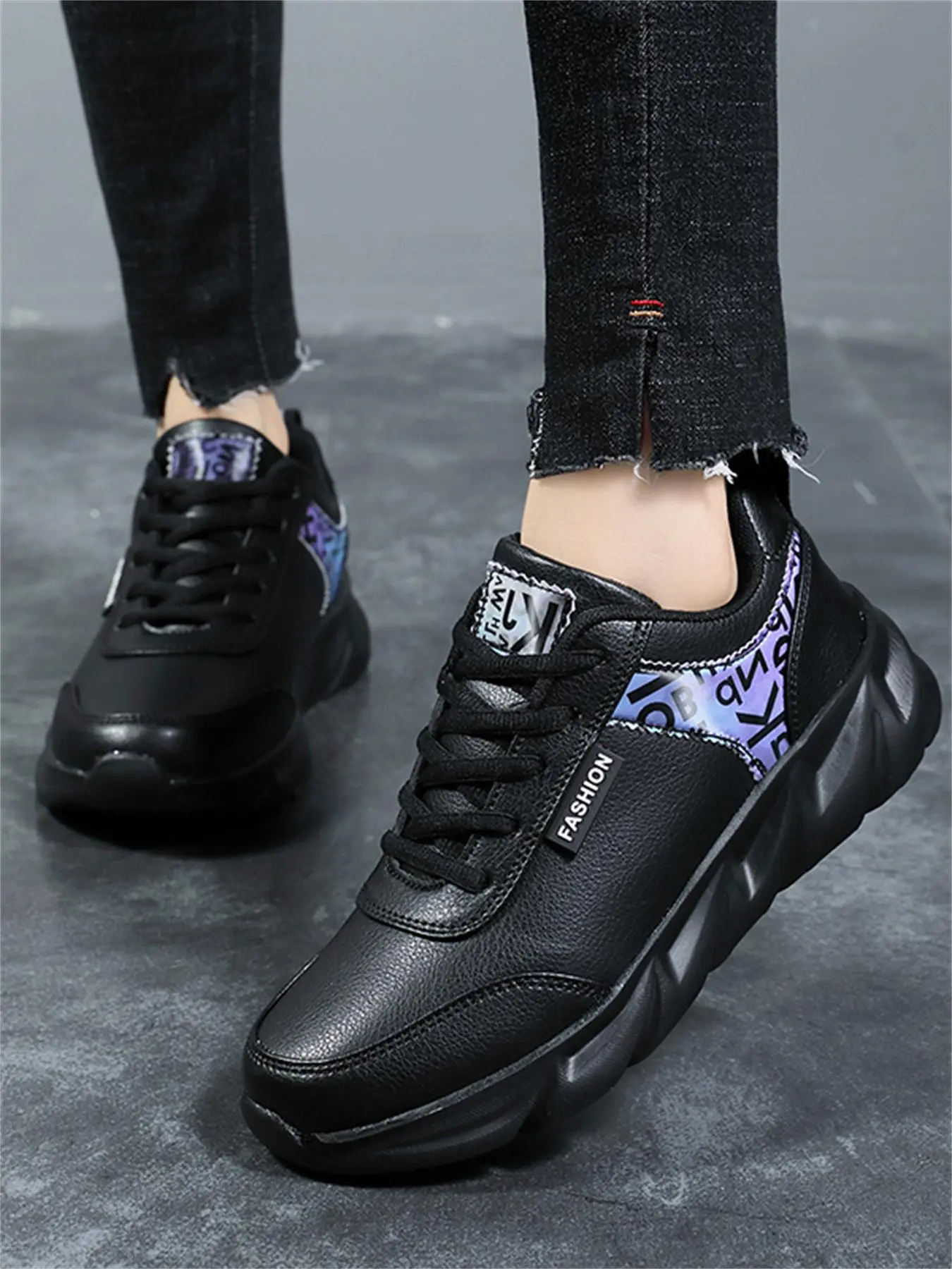 Women's Fashionable Letter Print Lace Up Low Top Sneakers, Casual Comfortable Breathable Sports Shoes, Female All-match Round Toe Shoes for Daily Wear