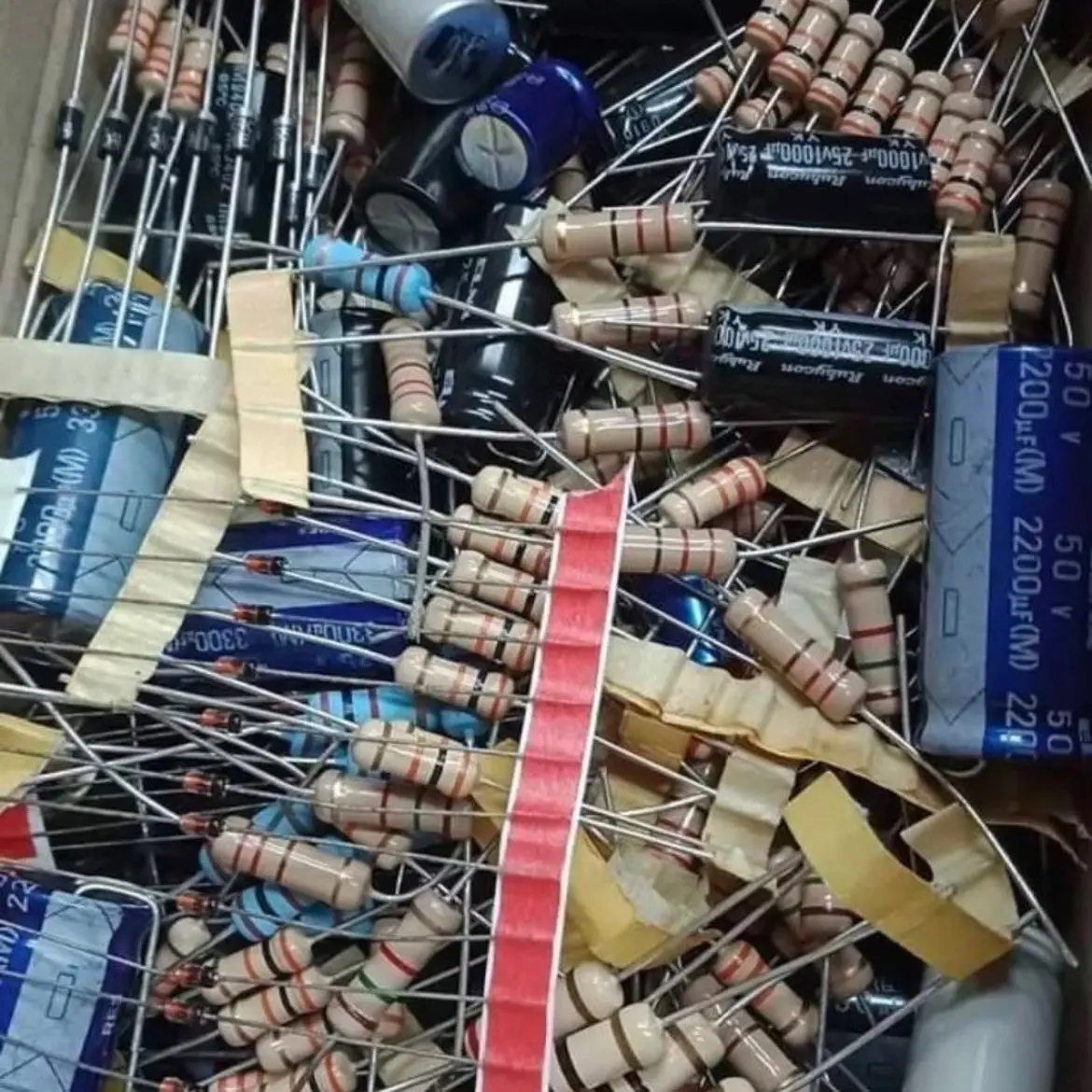 ชุดเซ็ทสุดคุ้ม C+R อะไหล่สารพัดค่ารวม Capacitor ปีใหม่ๆ คุณภาพเน้นๆ Capacitor New Capacitor อะไหล่อิเล็กทรอนิกส์ คาปาซิเตอร์เกือบทุกค่า