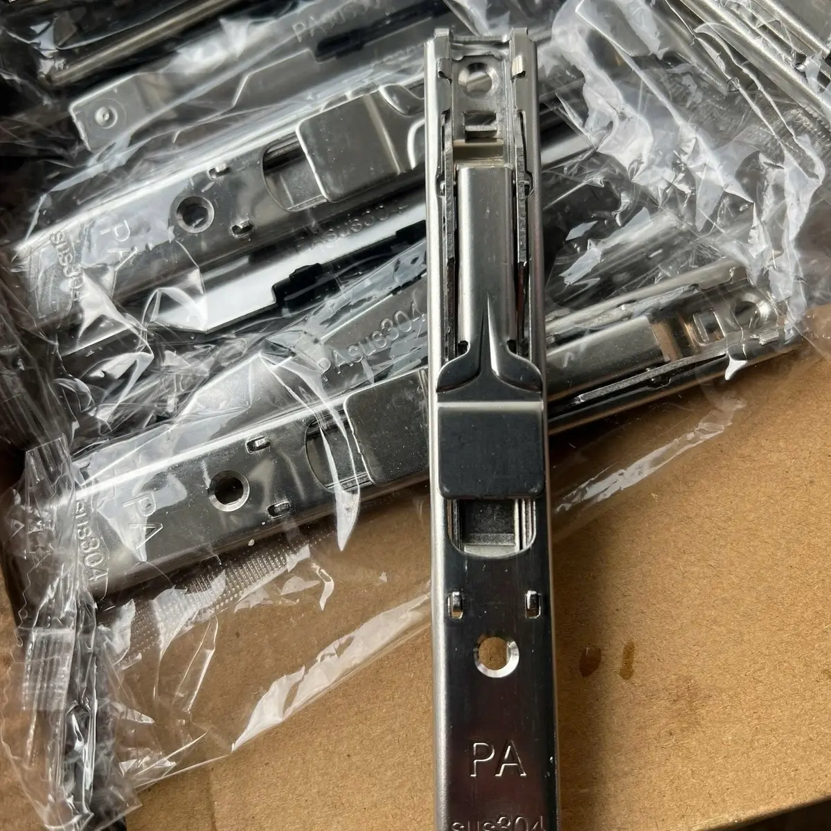 Chốt bật inox - Hàng đẹp chất lượng cao .