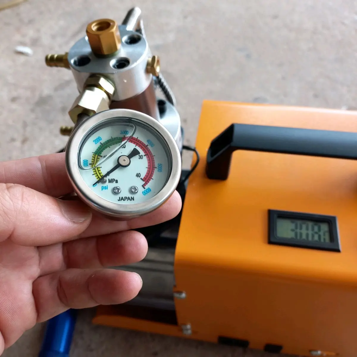 Đồng hồ đo áp bơm máy con hổ