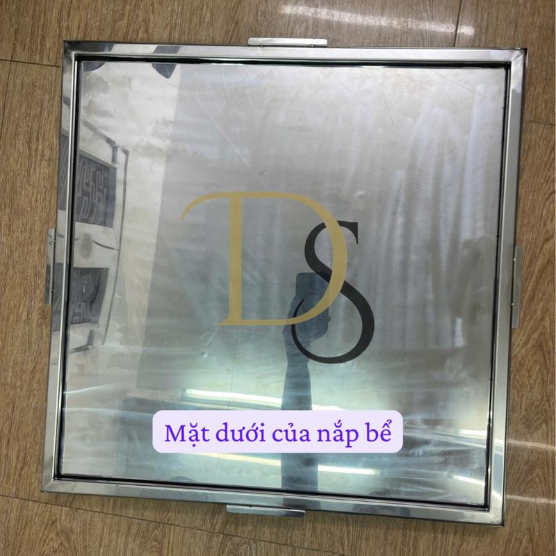 GIÁ XƯỞNG - Nắp bể ngầm KT 60x60cm không lộ viền thiết kế bằng inox 304 có gioăng cao su ngăn mùi chống nước, tay cầm dày chắc khỏe 2