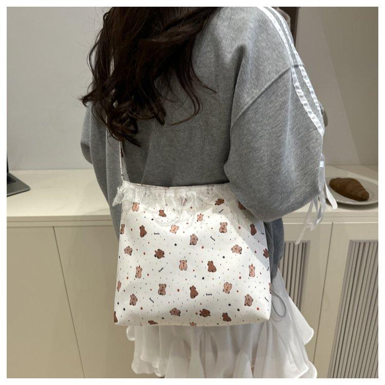 Product Introduction of Sewing Line Magnetic Snap Spring 2025 Women's Bag Shoulder Bag Personality Trend Large Capacity 24