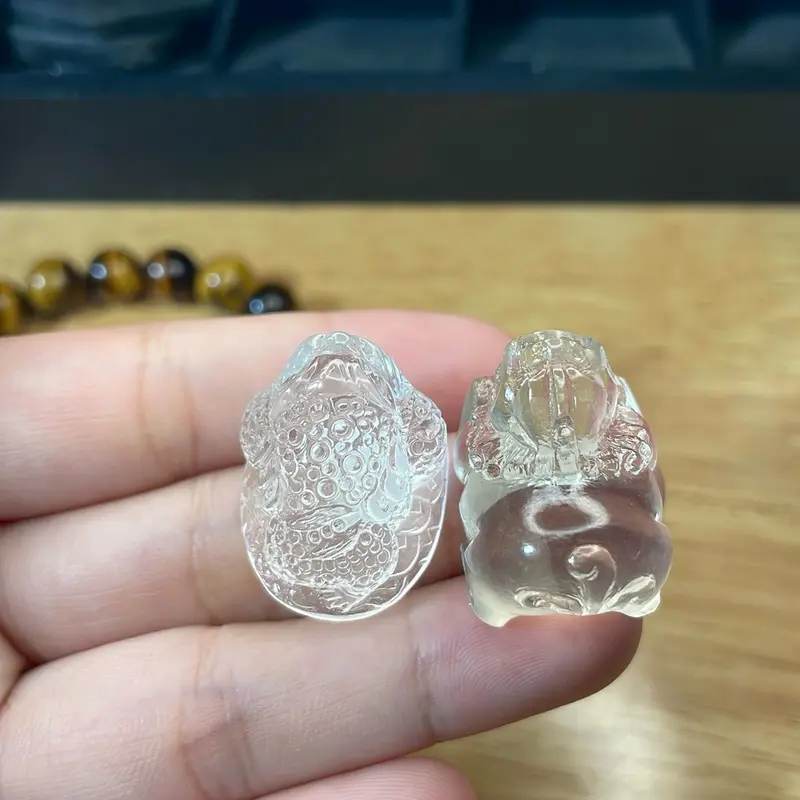 Mặt dây vòng cổ Tỳ hưu, Cóc trên đá thạch anh màu trắng tự nhiên 2