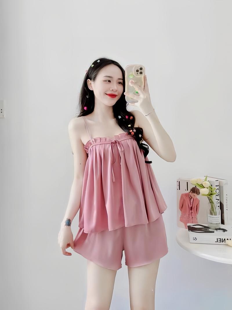 Product Introduction of 40-64 Ký; Bộ Ngủ 2 Dây Áo Xếp Ly Buộc Nơ Quần Đùi Lụa Latin Nữ 25